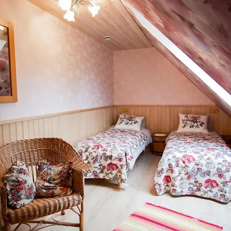 Nurka Talu בית כפרי Piirumi